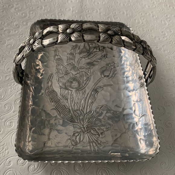 Rodney Kent Tulip Hammered Aluminum Trinket Tray with Handle - Picture 2 of 6